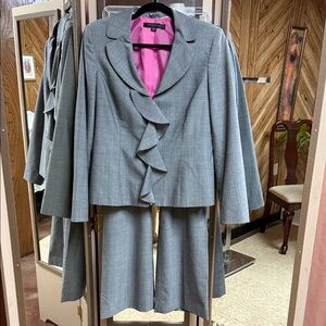 Anne Klein suit size 12. Gray